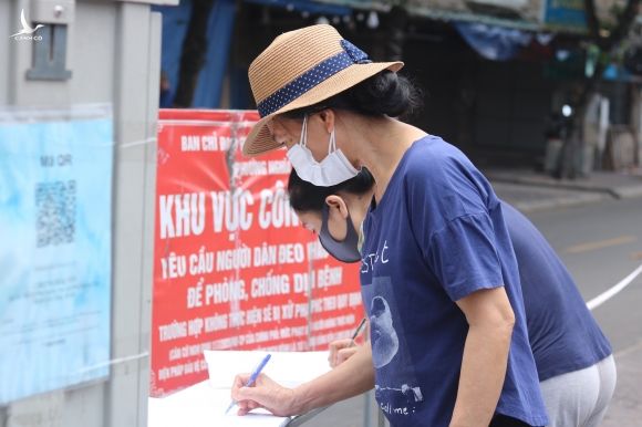 Cảnh người Hà Nội đi chợ ở 'vùng xanh' không cần giấy đi đường và phiếu - ảnh 2