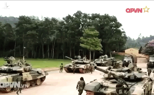 Xuất hiện dòng xe “rất lạ” và vô cùng độc đáo trong đội hình tăng T-90 của Việt Nam