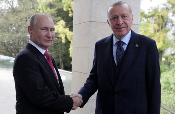 Tổng thống Putin khoe tự hào cơ thể có “kháng thể cao” với COVID-19