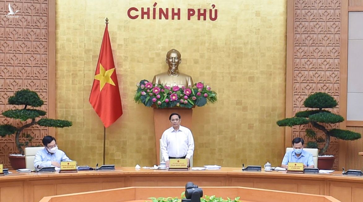 Thủ tướng Phạm Minh Chính họp bàn việc từng bước mở cửa, đưa cuộc sống về ‘bình thường mới’