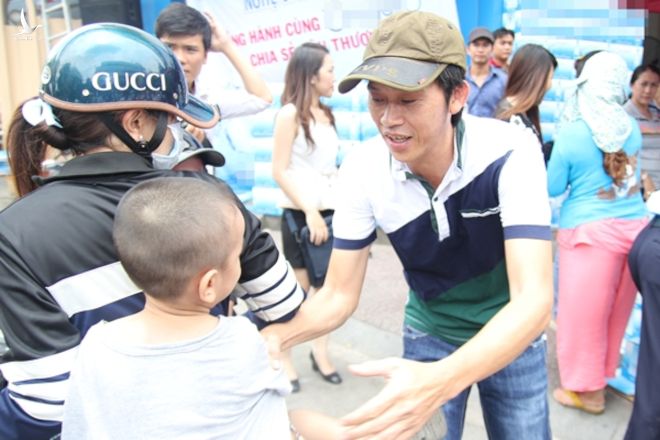 Nghệ sĩ Hoài Linh bị ‘điều tra’ xác minh về hoạt động từ thiện ở Miền Trung