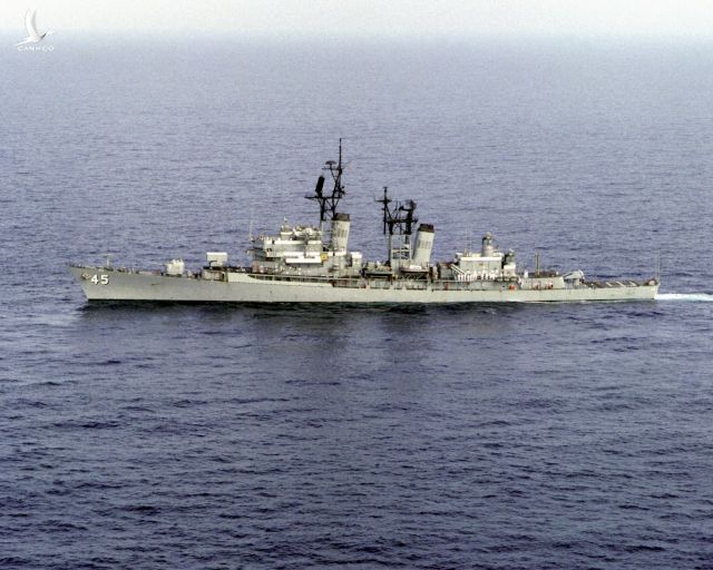 Biển Đông 18/10: Tàu chiến Mỹ và Canada đụng độ Trung Quốc tại eo biển Đài Loan