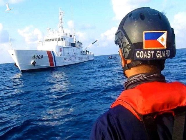 Biển Đông ngày 21/10: Philippines tố tàu Trung Quốc phát đi hơn 200 radio thách thức