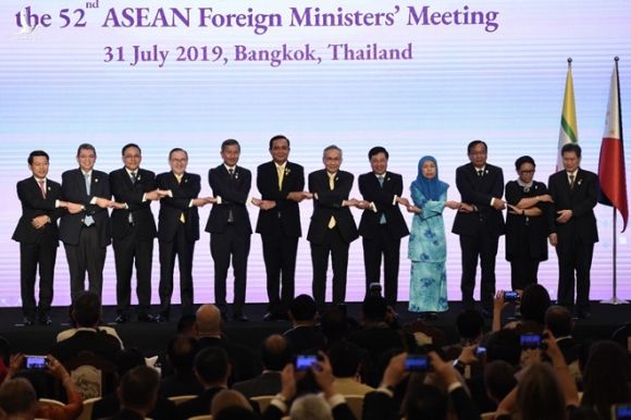 Thủ tướng Thái Lan Prayuth Chan-o-cha cùng ngoại trưởng các nước ASEAN /// AFP