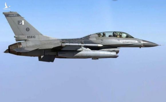F-16 Pakistan tấn công, Su-30 Ấn Độ tháo chạy: Nỗi thất vọng ê chề với tên lửa Nga! - Ảnh 1.