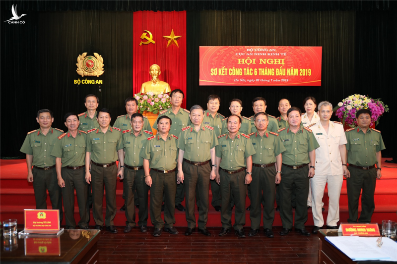 Bộ trưởng Tô Lâm với các đại biểu tham dự Hội nghị. 