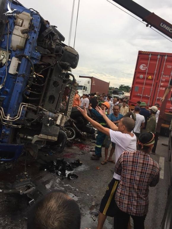 Hiện trường vụ tai nạn 5 người bị xe tải đè chết ở Hải Dương