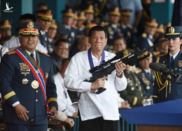 Tổng thống Philippines Rodrigo Duterte thách Mỹ đem toàn lực đến "chiến" trên Biển Đông - Ảnh: REUTERs 