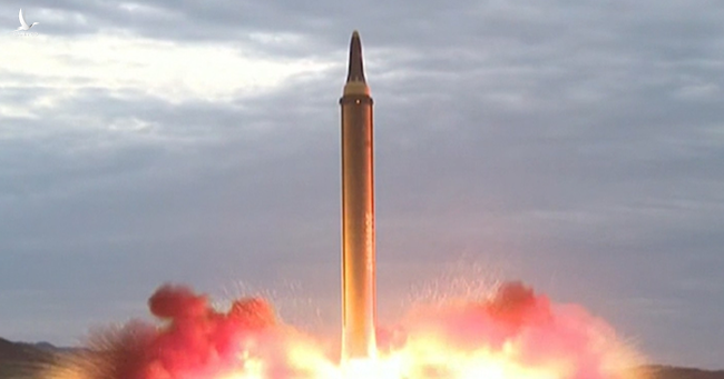 Triều Tiên bất ngờ phóng tên lửa