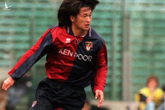Kazu Miura là cầu thủ Nhật Bản đầu tiên tới Italy chơi bóng và mở ra thời kỳ vàng son cho những cái tên ở xứ sở mặt trời mọc. Ảnh: Getty.