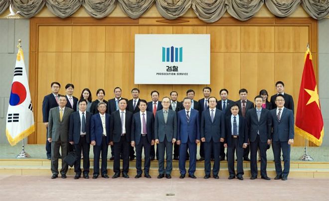 Đoàn Đại biểu Bộ Công an Việt Nam và các thành viên Viện công tố tối cao Hàn Quốc.
