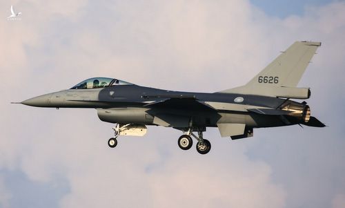 Tiêm kích F-16V đầu tiên được Mỹ nâng cấp cho Đài Loan. 