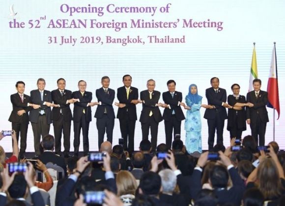 ASEAN ra tuyen bo chung ve Bien Dong, quan ngai 'cac su co nghiem trong' hinh anh 1