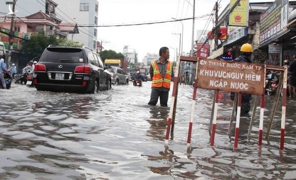 Nữ đại biểu HĐND ‘hiến kế’ mua lu chống ngập