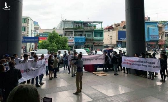 Big C ngưng nhập hàng, DN Việt tụ tập dương biểu ngữ phản đối