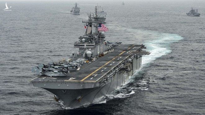 Tàu tấn công đổ bộ USS Boxer có thể đã hạ gục nhiều hơn một máy bay không người lái của Iran trên eo biển Hormuz, theo một tướng cao cấp của Mỹ. Ảnh: Getty.