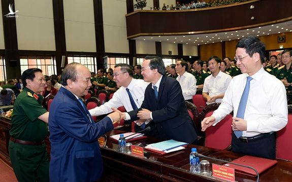 Thủ tướng Chính phủ Nguyễn Xuân Phúc và các đại biểu dự hội nghị.