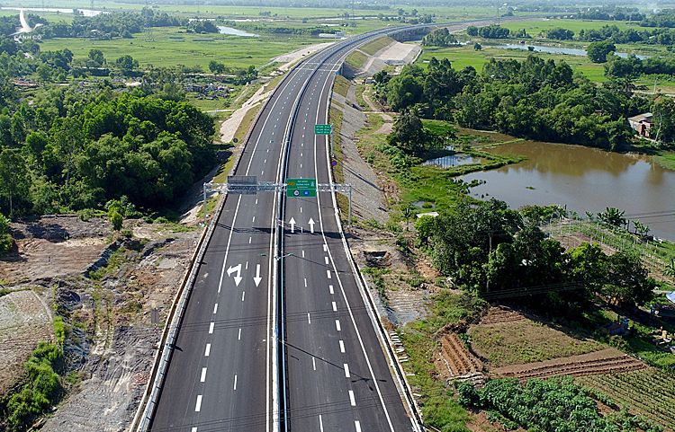 Cao tốc Đà Nẵng - Quảng Ngãi sẽ kết nối với các đoạn cao tốc Bắc Nam sắp xây dựng. Ảnh: Đắc Thành.  