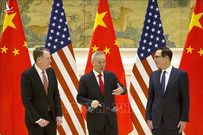 Đại diện Thương mại Mỹ Robert Lighthizer (từ trái sang), Phó Thủ tướng Trung Quốc Lưu Hạc và Bộ trưởng Tài chính Steven Mnuchin tại vòng đàm phán thương mại ở Bắc Kinh (Trung Quốc) ngày 14/2/2019.  