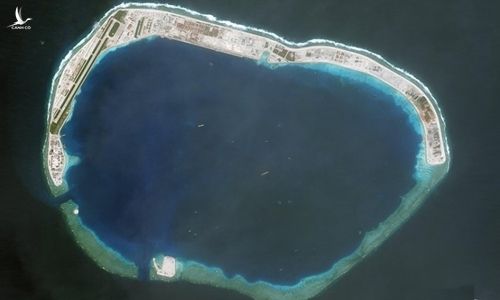 Trung Quốc xây dựng trái phép tại đá Vành Khăn ở quần đảo Trường Sa của Việt Nam tháng 10/2017. Ảnh: CSIS. 
