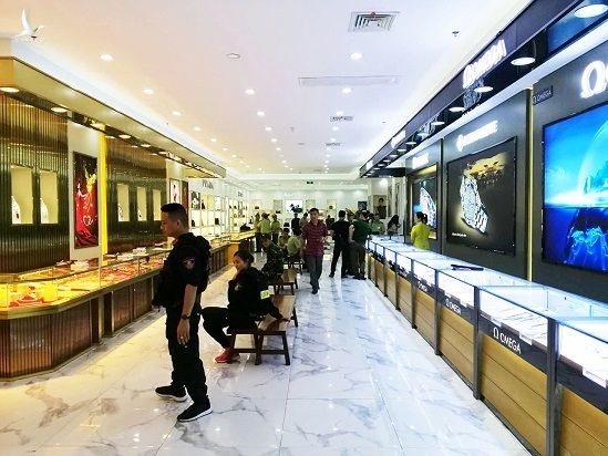 Bộ Công an 'đột kích' trung tâm mua sắm toàn hàng nhái trị giá gần 100 tỷ