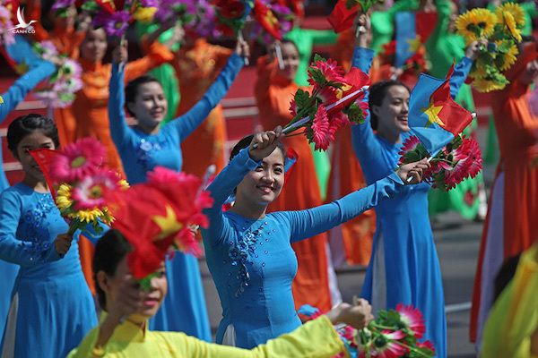 Nhân dân rất phấn khởi, tin tưởng vào cuộc chiến chống tham nhũng, công cuộc “đốt lò”. Ảnh: Lê Anh Dũng