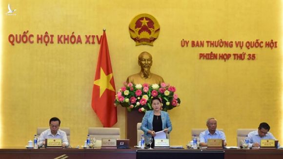 Chủ tịch Quốc hội Nguyễn Thị Kim Ngân phát biểu tại phiên họp /// Gia Hân