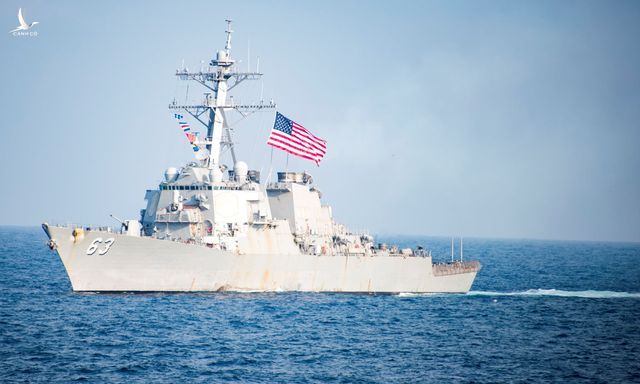 Tàu khu trục USS Stethem hoạt động tại Biển Đông (Ảnh: Reuters) 