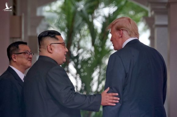 Vì sao Chủ tịch Kim Jong Un liên tiếp thay vị trí quan trọng này khi gặp TT Donald Trump? - Ảnh 1.