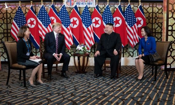Vì sao Chủ tịch Kim Jong Un liên tiếp thay vị trí quan trọng này khi gặp TT Donald Trump? - Ảnh 2.
