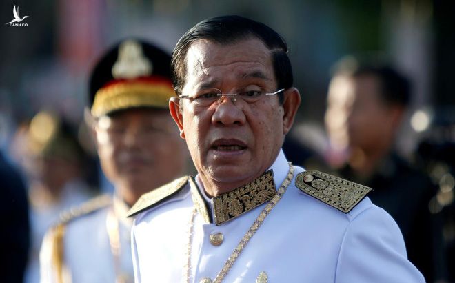 Thủ tướng Campuchia Hun Sen hôm 29-7 thông báo nước ông sẽ mua thêm số vũ khí trị giá 40 triệu USD của Trung Quốc để hiện đại hóa quân đội. Ảnh: Reuters 