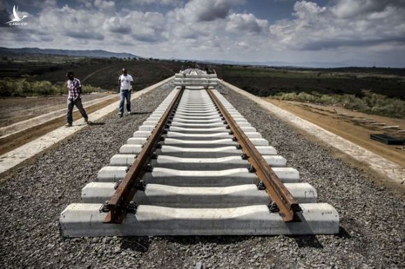 Quốc gia châu Phi “dở khóc dở cười” vì dự án đường sắt của Trung Quốc - 1