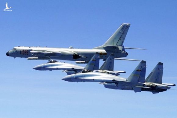 Trung Quốc đưa máy bay chiến đấu Su-35 diễn tập tại Biển Đông - 1