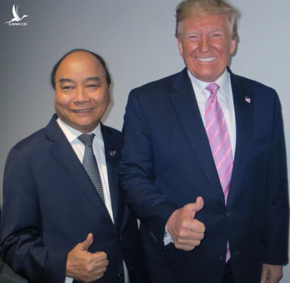 Thủ tướng Nguyễn Xuân Phúc và Tổng thống Mỹ Donald Trump gặp nhau bên lề Hội nghị G20