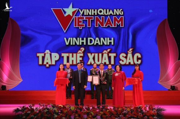 Cầu thủ Quang Hải, doanh nhân Johnathan Hạnh Nguyễn được vinh danh Vinh quang VN - Ảnh 1.