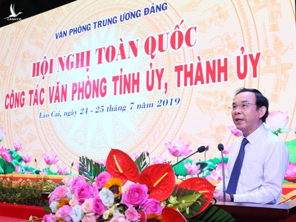Đồng chí Nguyễn Văn Nên phát biểu khai mạc hội nghị. 