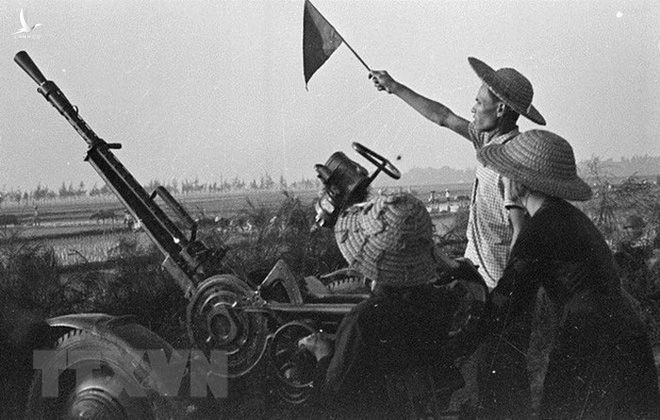 Quân và dân Hà Nội phối hợp chiến đấu với Mặt trận Điện Biên Phủ