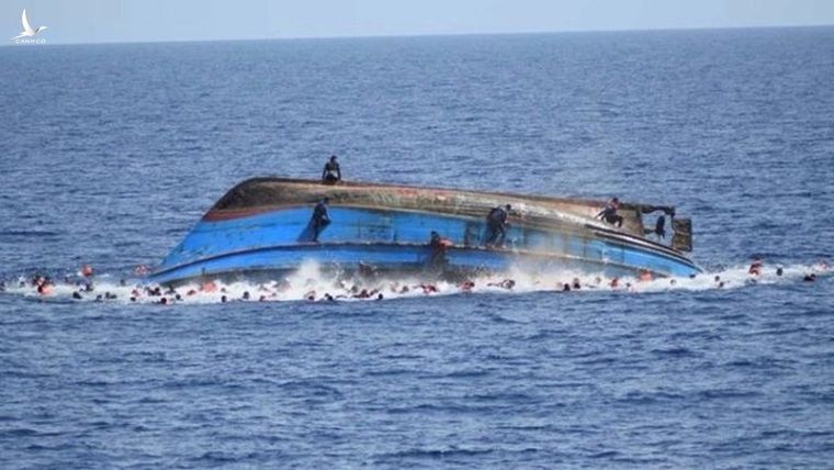 Tàu Philippines bị tàu TQ đâm chìm được tàu cá Việt Nam cứu vớt tại khu vực biển thuộc quần đảo Trường Sa của Việt Nam. Ảnh minh họa