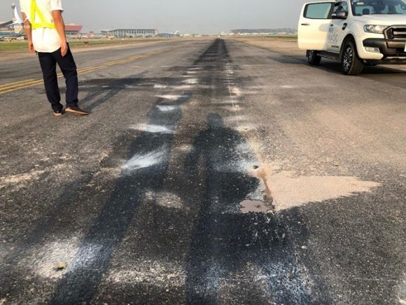 Hai sân bay lớn nhất Việt Nam nguy cơ phải đóng cửa, có tiền không được sửa - ảnh 1