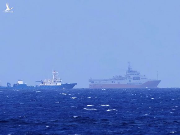 Tàu cá dân binh đi kèm bảo vệ tàu Hải Dương Địa chất 8 của Trung Quốc xâm phạm EEZ, thềm lục địa VN   /// Ảnh: Ngư dân cung cấp