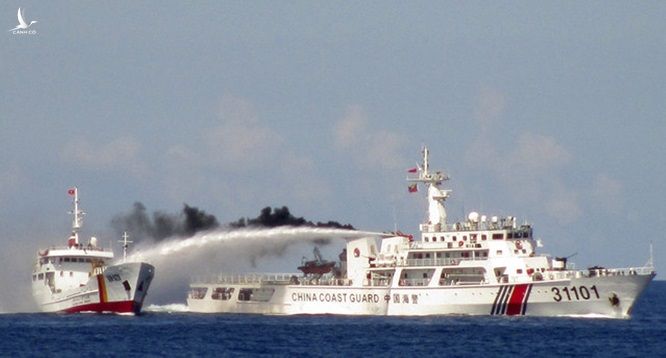 Hình ảnh tàu Hải cảnh Trung Quốc tấn công tàu công vụ Việt Nam trong phim