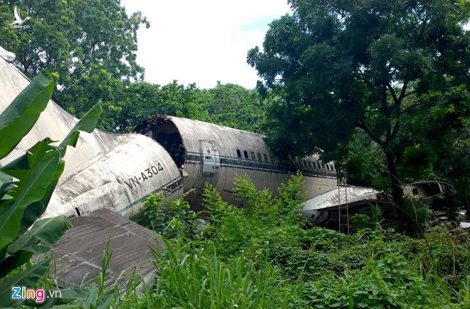 Chiếc Boeing 707 đầu tiên của Việt Nam có thời gian dài bỏ hoang giữa TP.HCM trước khi bị "xẻ thịt".  