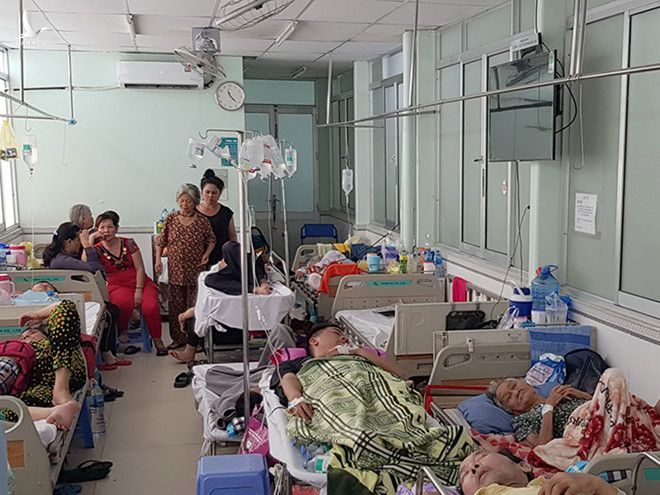 "Giường" này 200.000 đồng/ngày ở BV Nhân dân 115