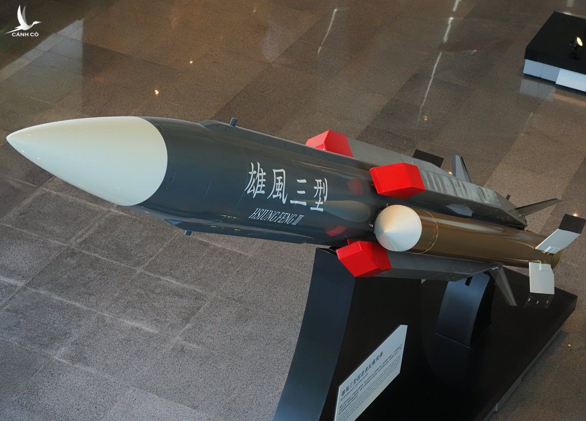 "Át chủ bài" của Hải quân Đài Loan - tên lửa hành trình chống hạm tốc độ siêu âm Hùng Phong III - Tầm bắn của nó được tin rằng lên tới 400km, độ cao bay 125-250m.