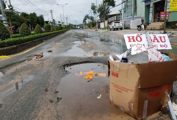 Cận cảnh cuộc sống bị đảo lộn do ngập lụt lịch sử ở Phú Quốc  - ảnh 11