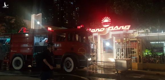 Hà Nội: Nhà kho Công ty Rạng Đông cháy ngùn ngụt, lửa lan sang khu dân cư - ảnh 7