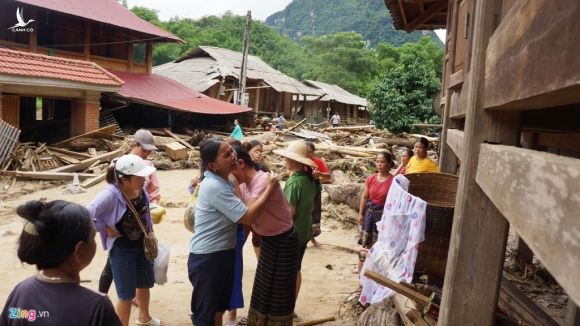 Ban lang tan hoang, nguoi dan gao khoc sau tran lu du hinh anh 7 