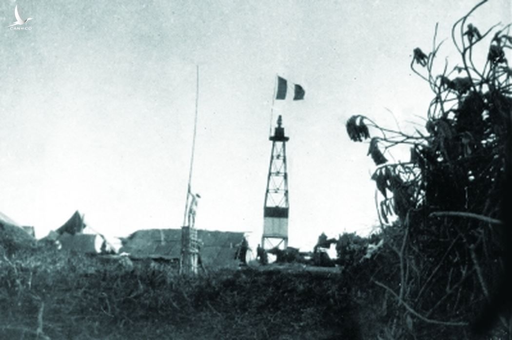 Cột hải đăng trên đảo Hoàng Sa năm 1937 (Ảnh: TL). 