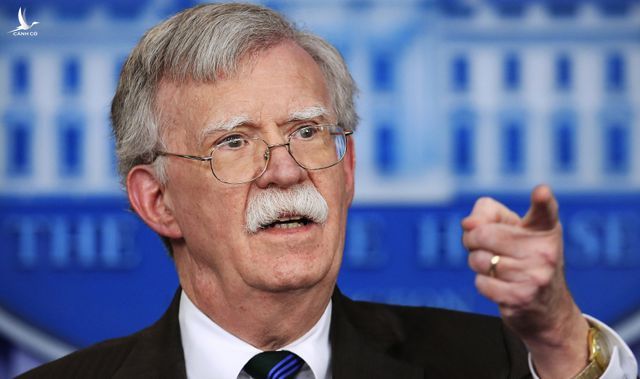 Cố vấn An ninh Quốc gia của Nhà Trắng, ông John Bolton chỉ trích mạnh mẽ việc Trung Quốc xâm phạm chủ quyền các nước khác trên Biển Đông, trong bối cảnh căng thẳng leo thang vì vụ Bãi Tư Chính, đồng thời ám chỉ rằng Washington ủng hộ Việt Nam.