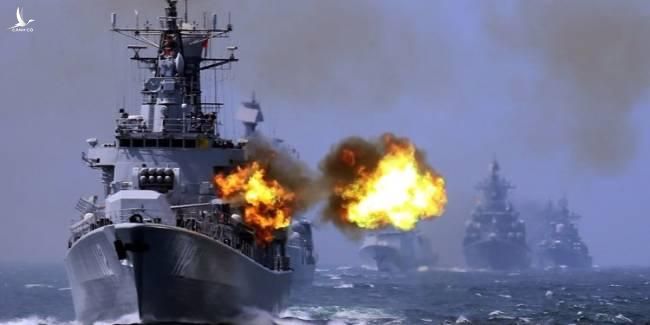 Một cuộc diễn tập của tàu chiến Trung Quốc - Ảnh: AP
